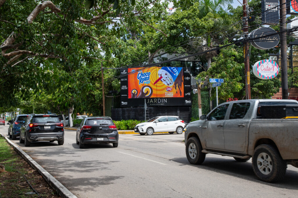 PANTALLA DIGITAL LED PLAZA JARDIN TAURO PUBLICIDAD